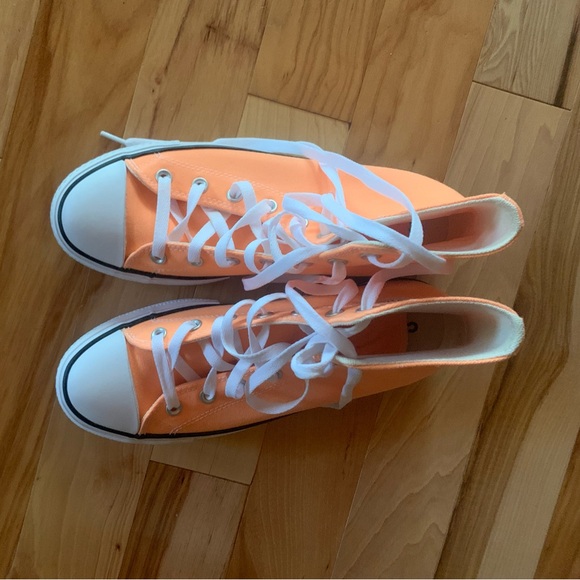 Converse chuck taylor orange 🍊 shoe - Picture 2 of 8
